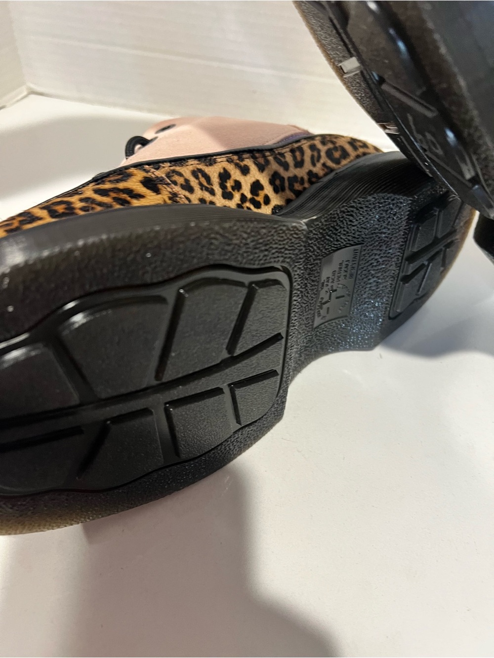 Dr. Martens Buzz 5-Eye powder pink suede With Leopard Print Women Size 7 - Picture 7 of 9